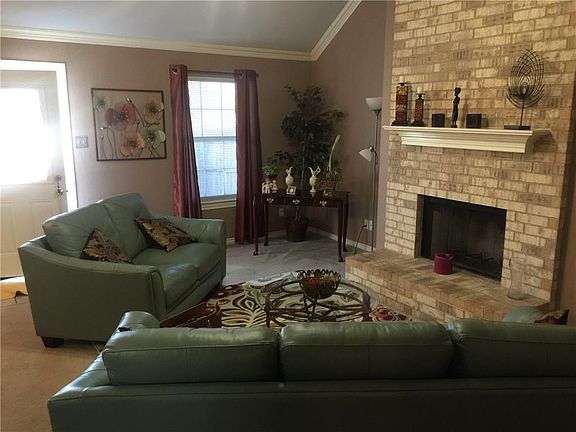 3rd image of 1110 Barrymore Ln