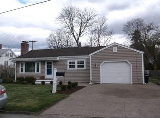 2 Tyler Point Rd, Barrington, RI 02806