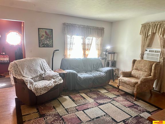 3rd image of 115 Lambrecht St