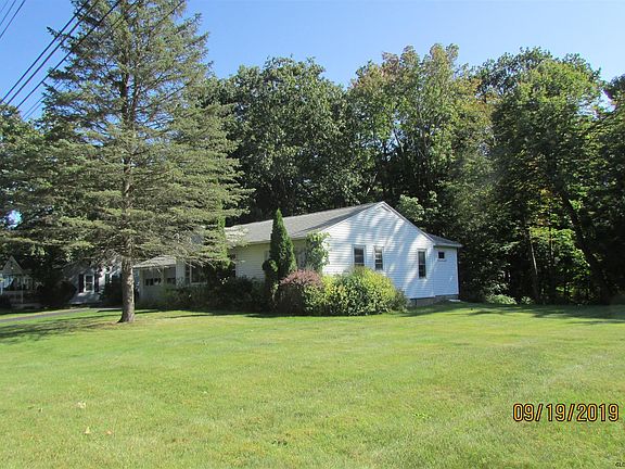 2nd image of 7 Woodcrest Dr