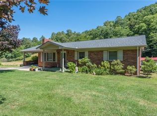 90 Chestnut Hill Rd, Black Mountain, NC 28711