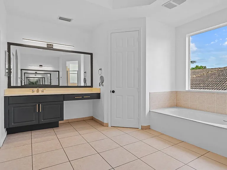 1831 Waldorf Dr — Photo 52
