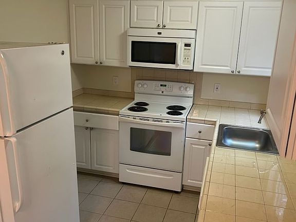 2nd image of 825 Cowper St APT G