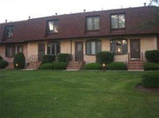 24 Riverside Ct, Newark, NJ 07104