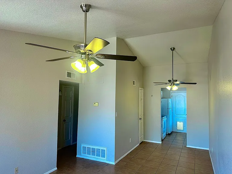Lindsay Villas Townhomes — Photo 10