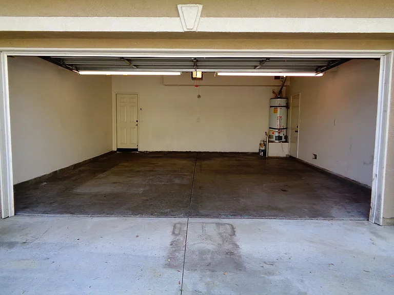1551 N Poconos Cir — Photo 25