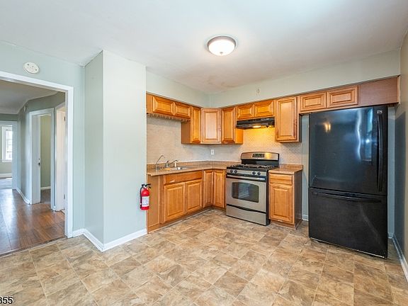 2nd image of 106 Broughton Ave