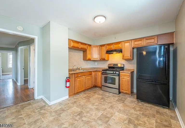 106 Broughton Ave — Photo 2