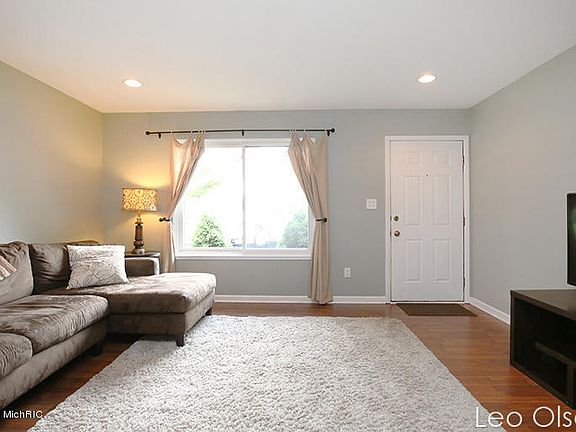 3rd image of 2890 Porter St SW