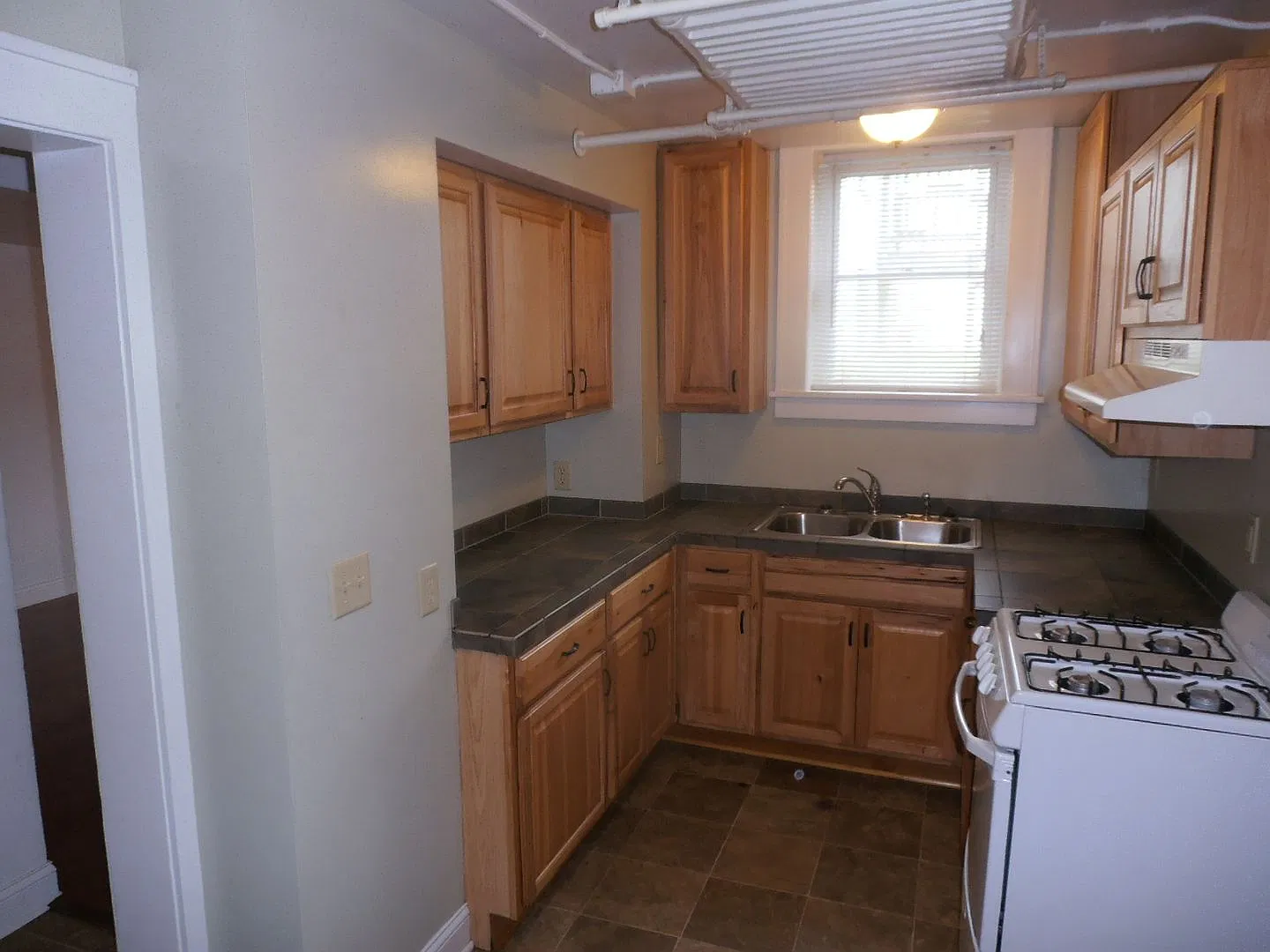 1635 Sherburne Ave — Photo 2