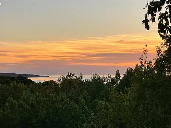 3305 Vineyard Ct, Petoskey, MI 49770