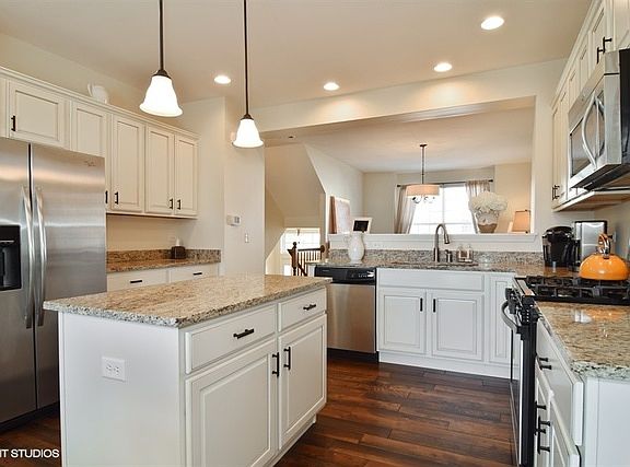 3rd image of 1633 Dogwood Ln