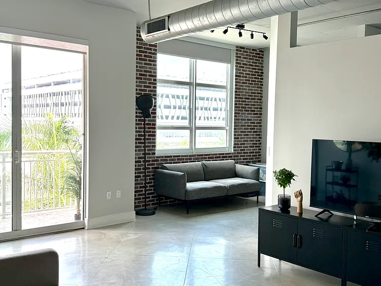 2001 Biscayne Blvd #4C — Photo 3