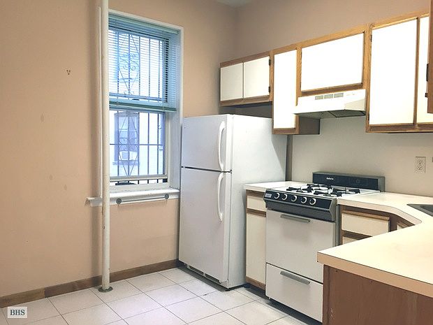 2nd image of 618 11th St APT C