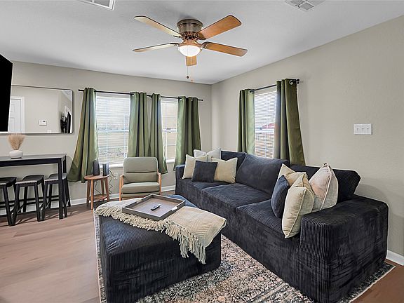 5th image of 924 Gurley Ln