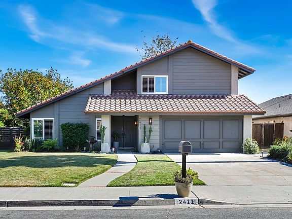 Amazing, quiet, safe neighborhood. Close to everything, including the beach!