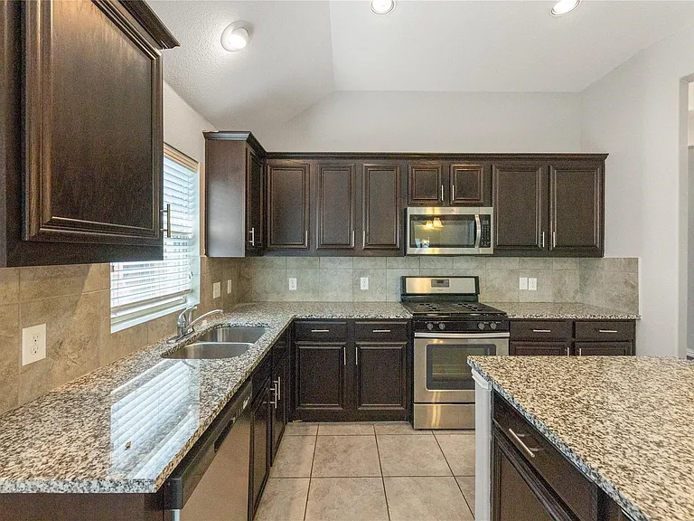 1004 Water Garden Cir — Photo 33