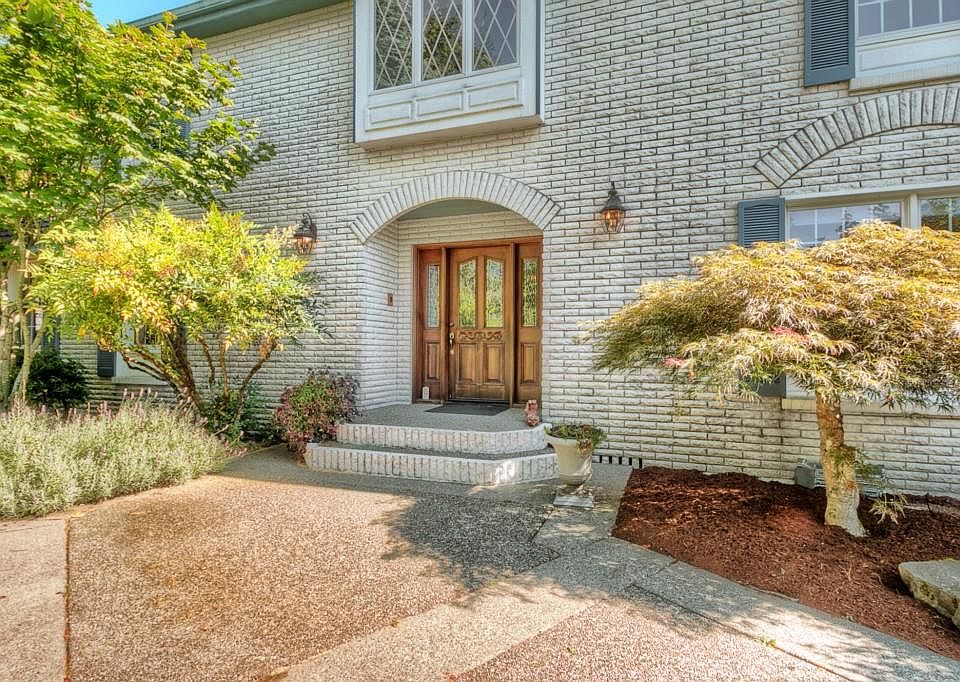 1st image of 1104 Surrey Trace Dr SE