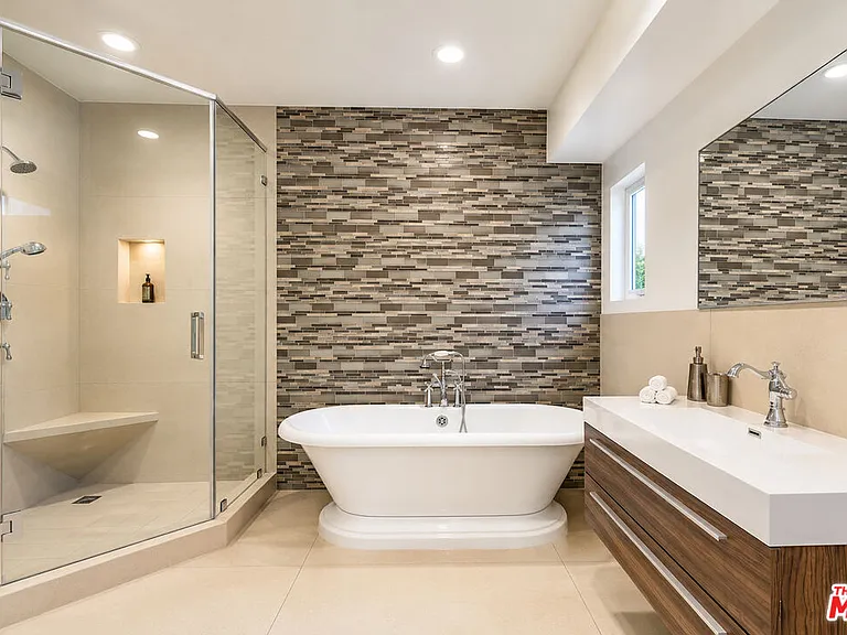 703 N Maple Dr — Photo 32