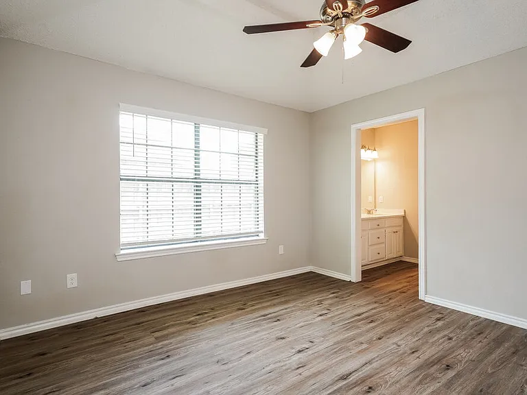 217 Tanglewood St — Photo 10