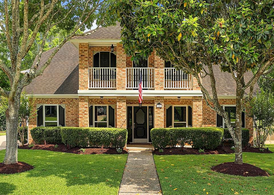 1st image of 706 Olde Oak Dr