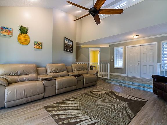 5th image of 1068 NE Quinn Pl