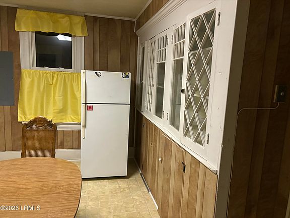 3rd image of 619 Bridge St