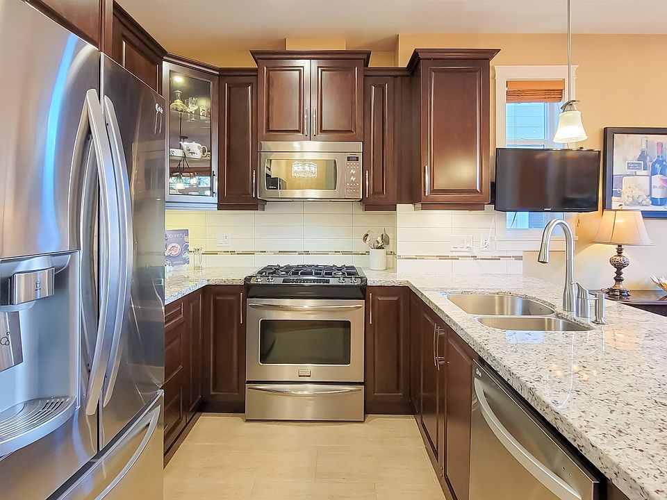 8068 207th St Langley, BC Zillow