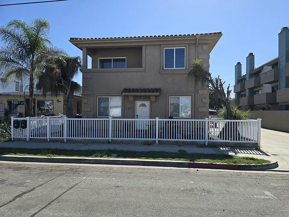 123 Dahlia Ave