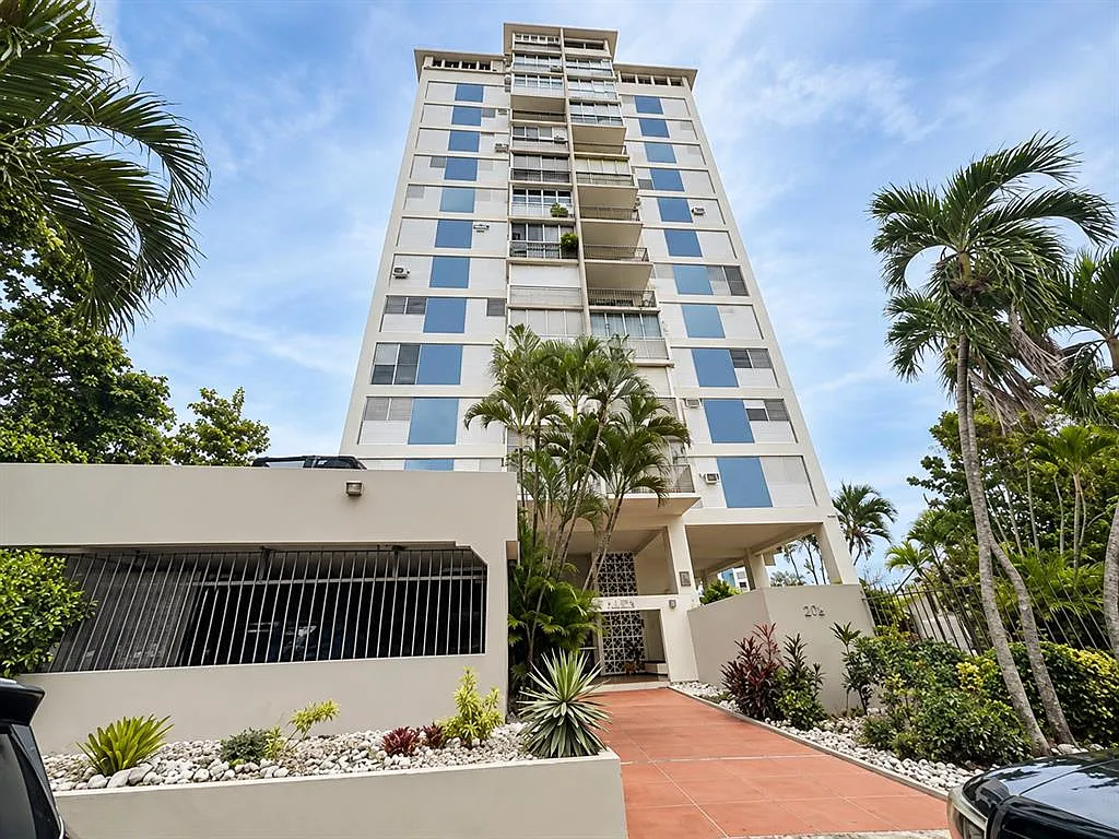 2 bed, 1.0 bath, 900 sqft, $1,285 — Photo 2