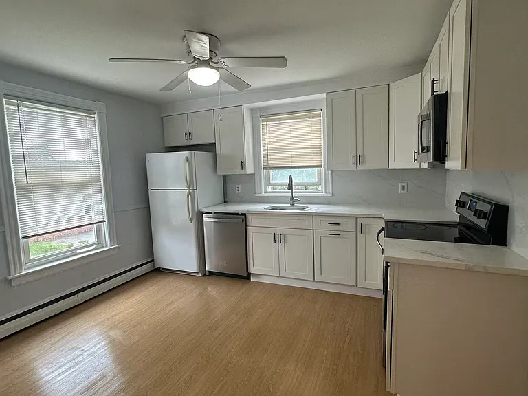 412 Waterman Ave #2L — Photo 3