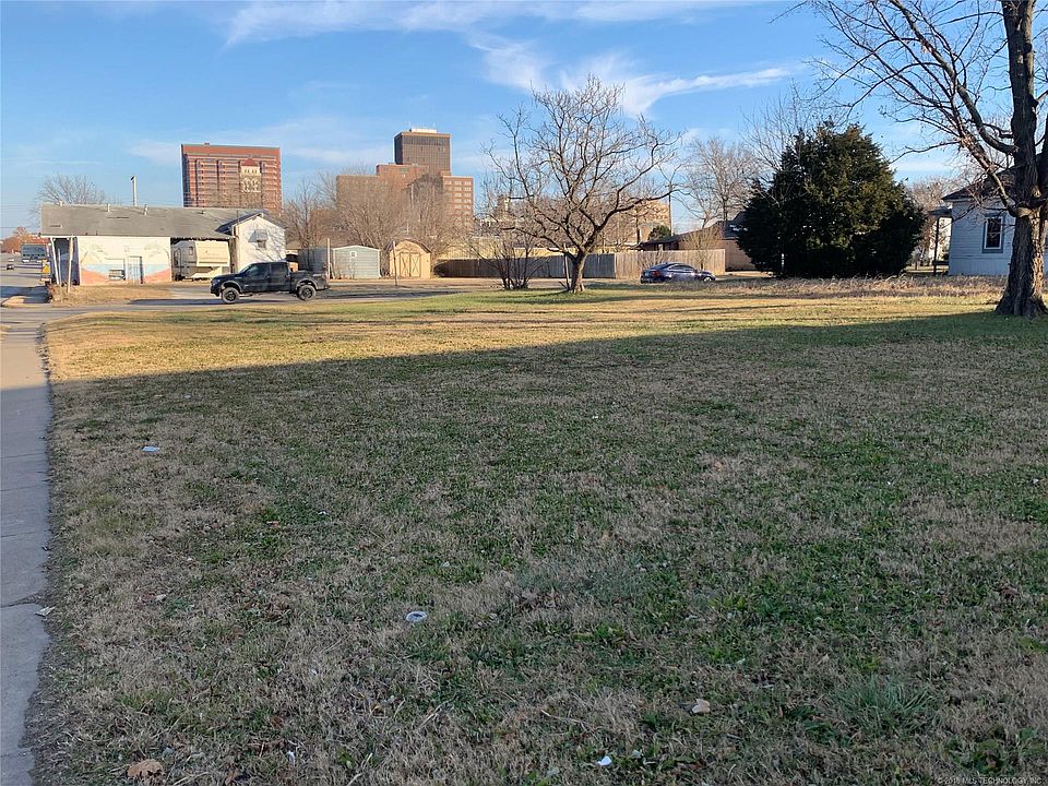 2nd image of 301 S Cheyenne Ave