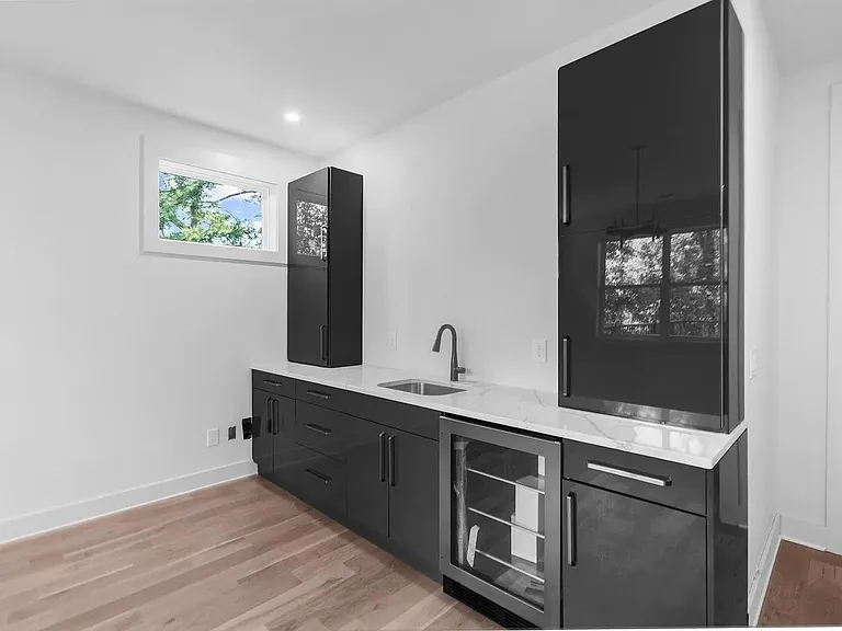 2321A Carter Ave — Photo 41