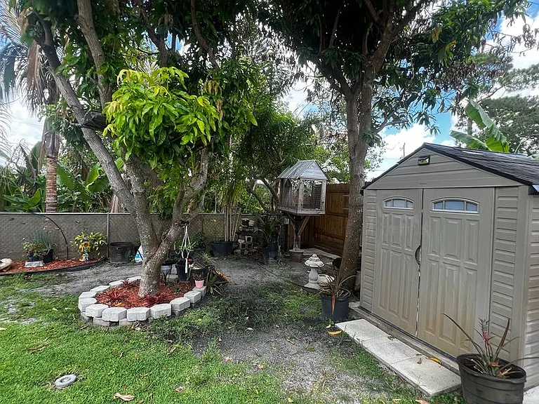 173 SE Fallon Dr — Photo 38