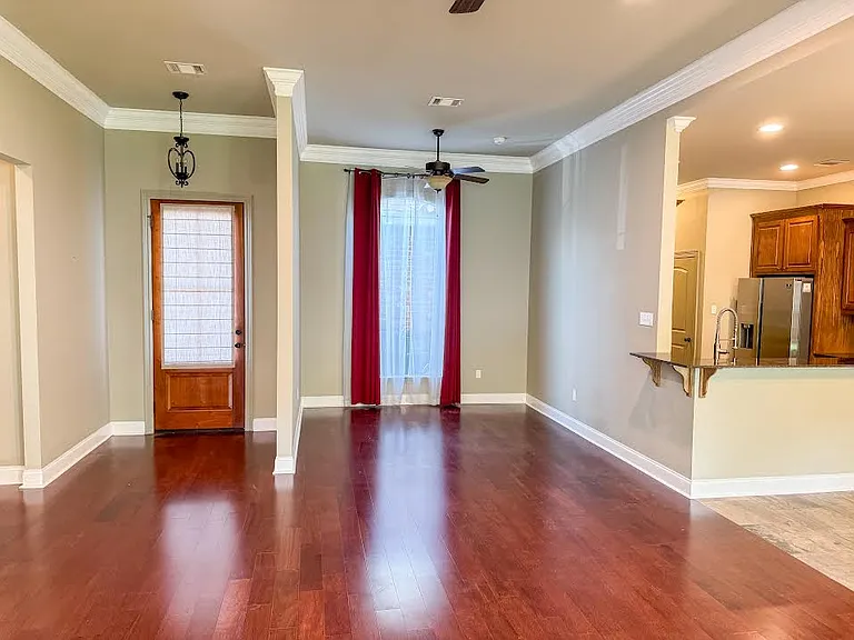 8333 Valencia Ct — Photo 3