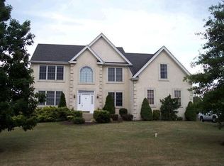1860 Fox Lair Dr, Quakertown, PA 18951