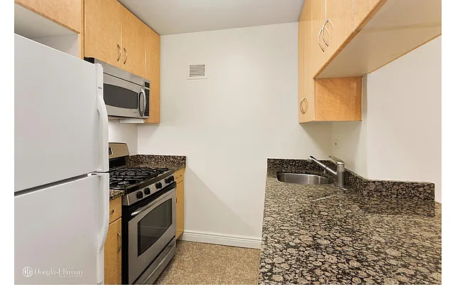 Rented by Douglas Elliman | media 13