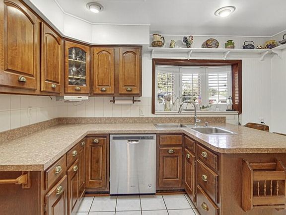 5th image of 3023 Edgewood St