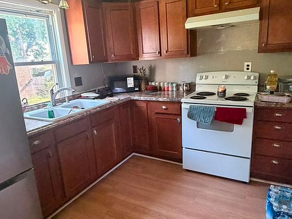 4th image of 141 Stanley Ln