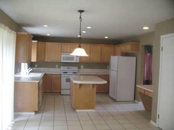 4th image of 18820 88th Ave E