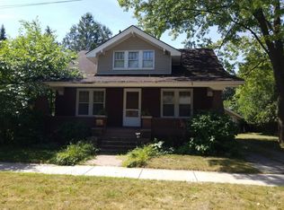 1404 Dunbar St, Essexville, MI