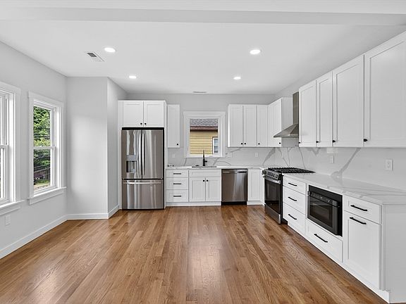 2nd image of 21 Hutchinson St #2
