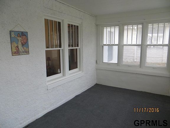 3rd image of 301 N 1st St