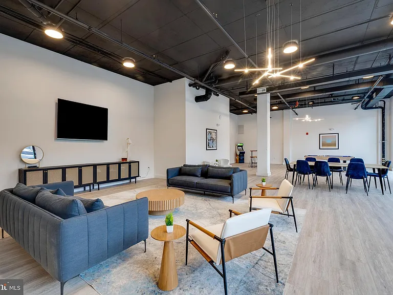 2400 E Huntingdon St #18-204 — Photo 10
