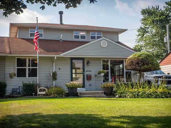 8925 S Main St, Hometown, IL 60456