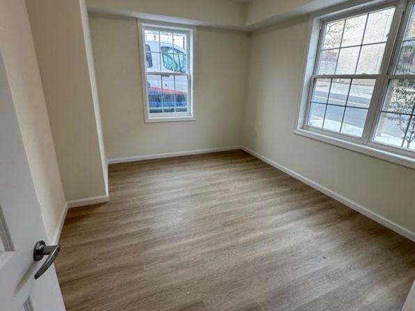 1269 Main St #10B