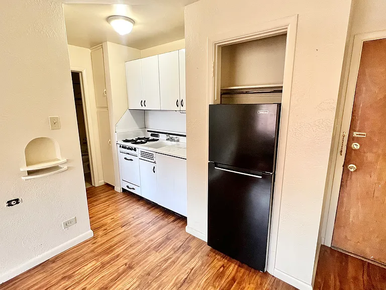 Step into a chic, urban kitchen designed for both style and functionality. Step into a chic, urban kitchen designed for both style and functionality.