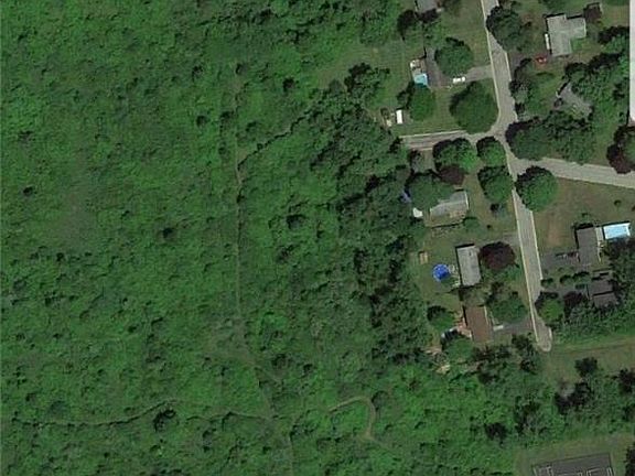 3rd image of 1 Dogwood Ln