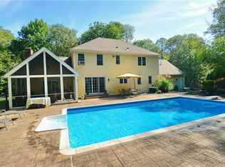 246 Searles Rd, Pomfret Center, CT 06259