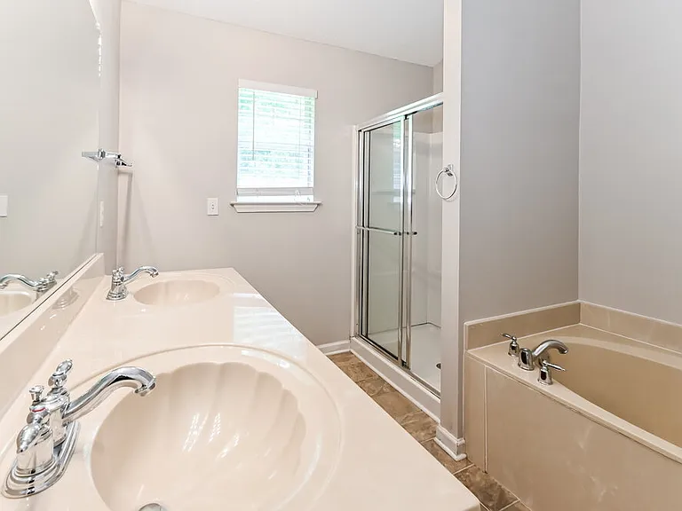 1935 Crescent Ln — Photo 11